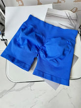 Low Waist Seamless Gym Shorts with Scrunch Butt Lifting Design