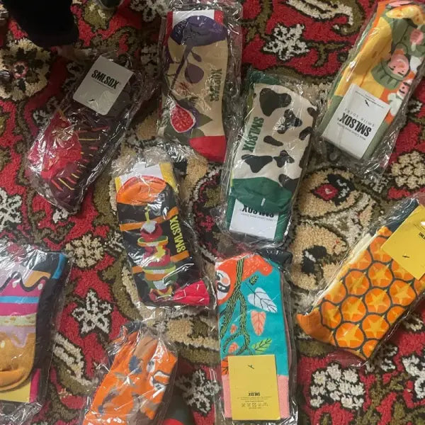Unisex socks with animal patterns and middle tube thickness
