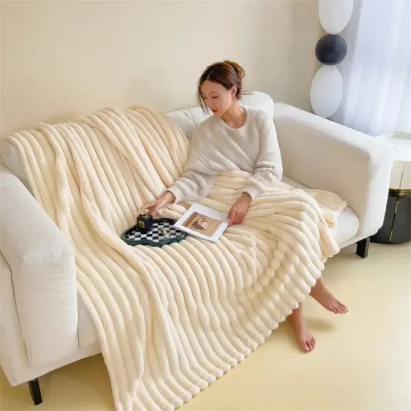 2025 autumn and winter new solid color imitation rabbit fur blanket thickened blanket drawn milk fleece blanket