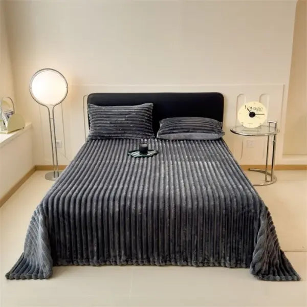 2025 autumn and winter new solid color imitation rabbit fur blanket thickened blanket drawn milk fleece blanket