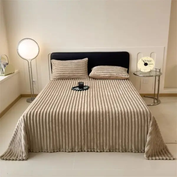 2025 autumn and winter new solid color imitation rabbit fur blanket thickened blanket drawn milk fleece blanket