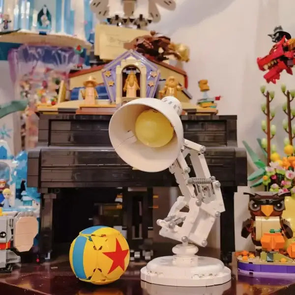 2025 New Creative Cartoon 21357 613PCS Lamp Room Decor Building Set Toy Home living For Girl Boy Christmas Gifts