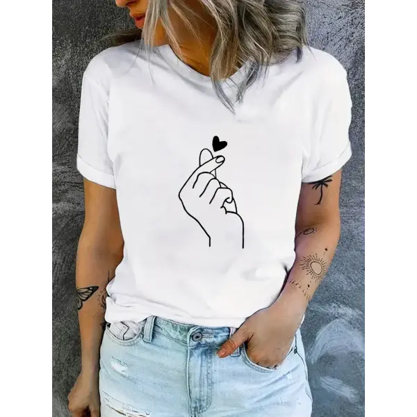 90s Heart Print T-Shirt – Women’s Short Sleeve Crew Neck Casual Summer & Spring Top