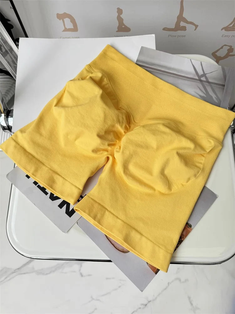 Low Waist Seamless Gym Shorts with Scrunch Butt Lifting Design