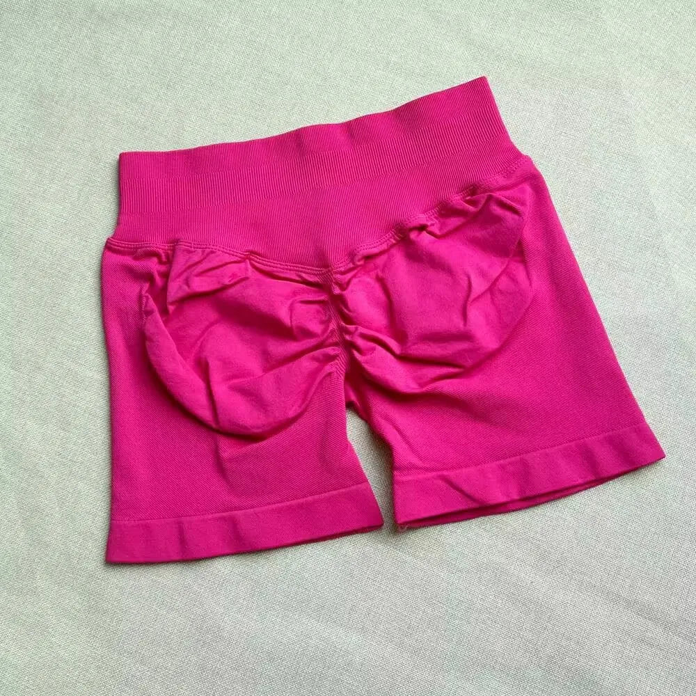 Low Waist Seamless Gym Shorts with Scrunch Butt Lifting Design