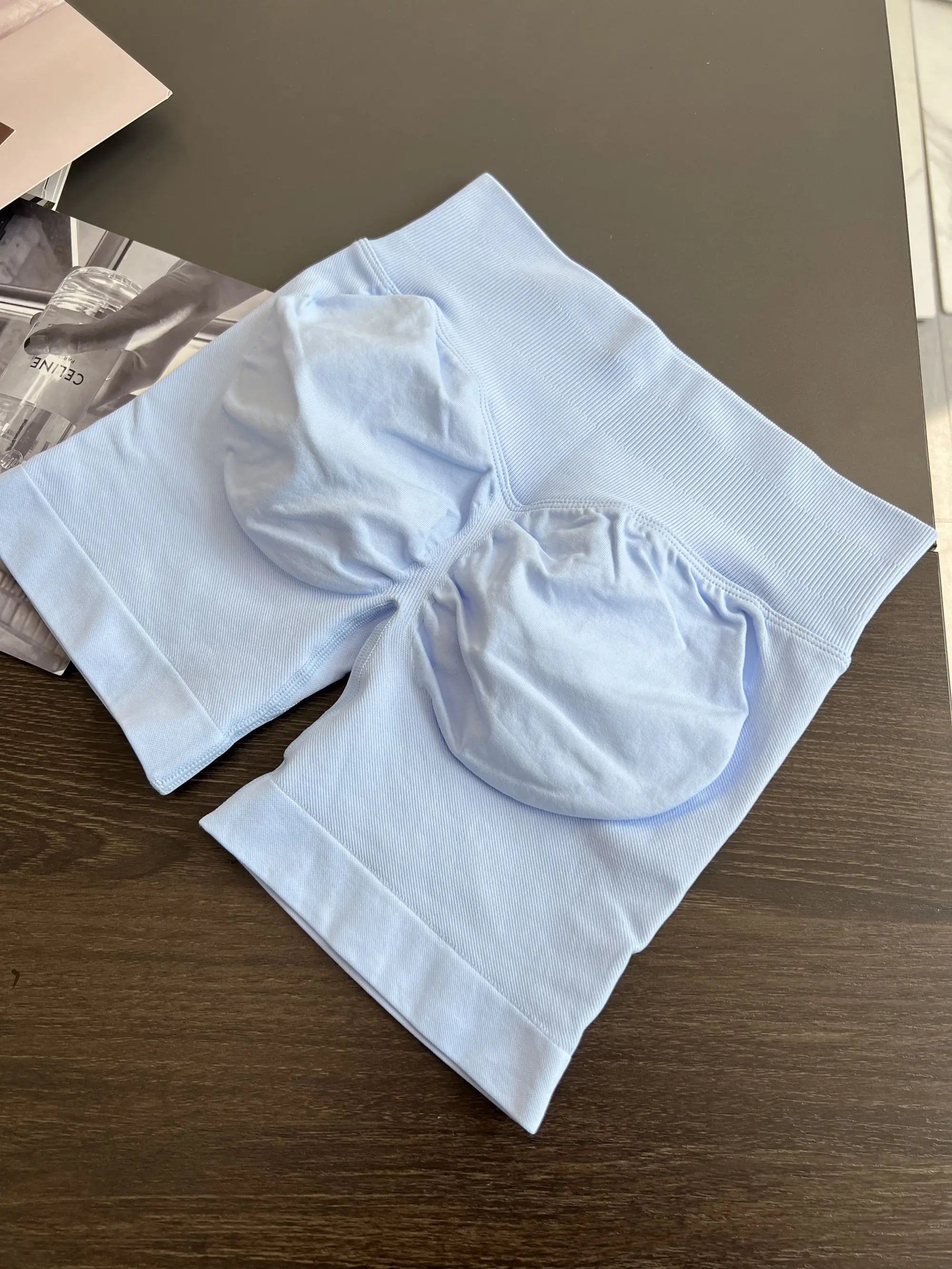Low Waist Seamless Gym Shorts with Scrunch Butt Lifting Design