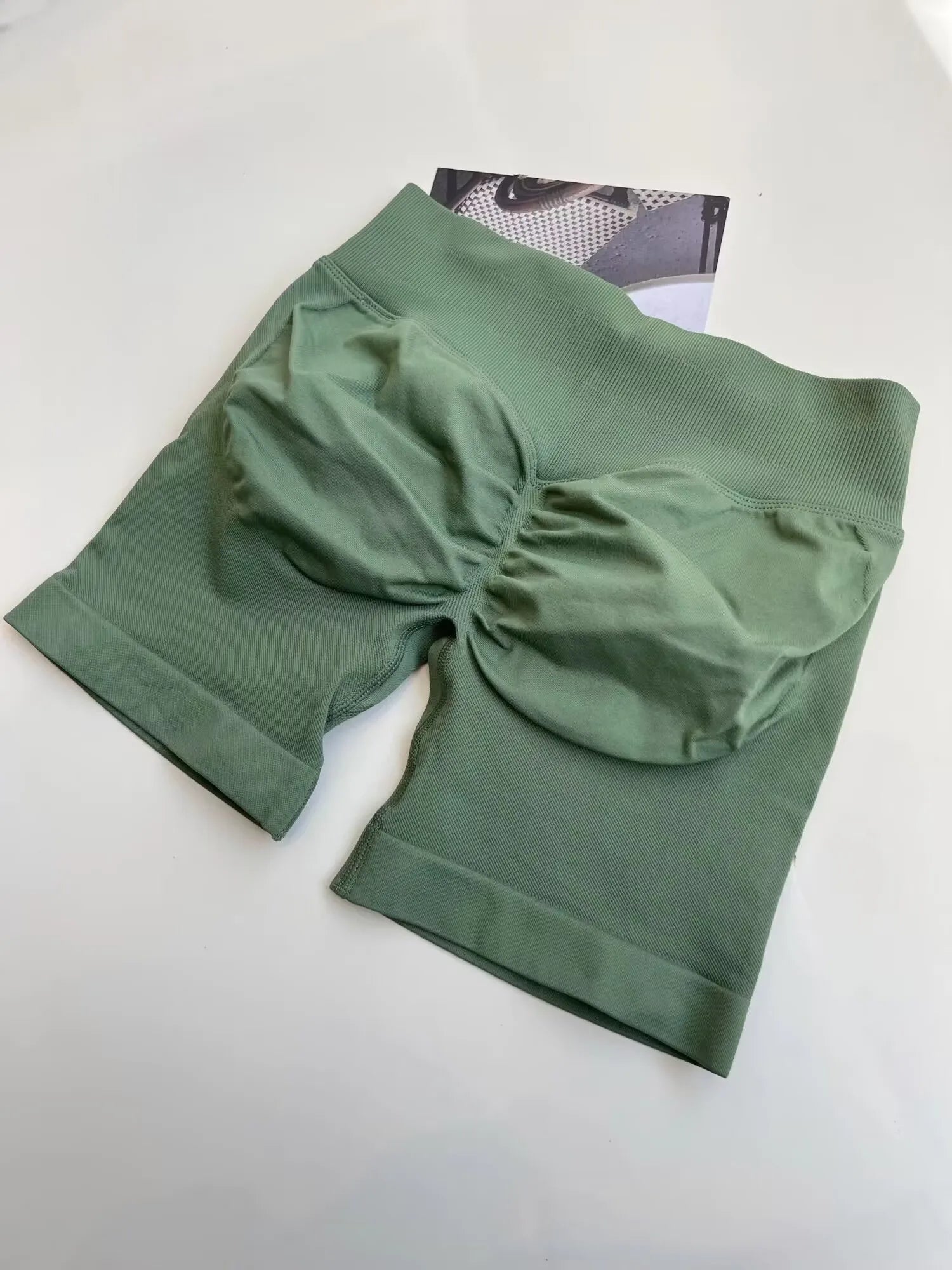 Low Waist Seamless Gym Shorts with Scrunch Butt Lifting Design