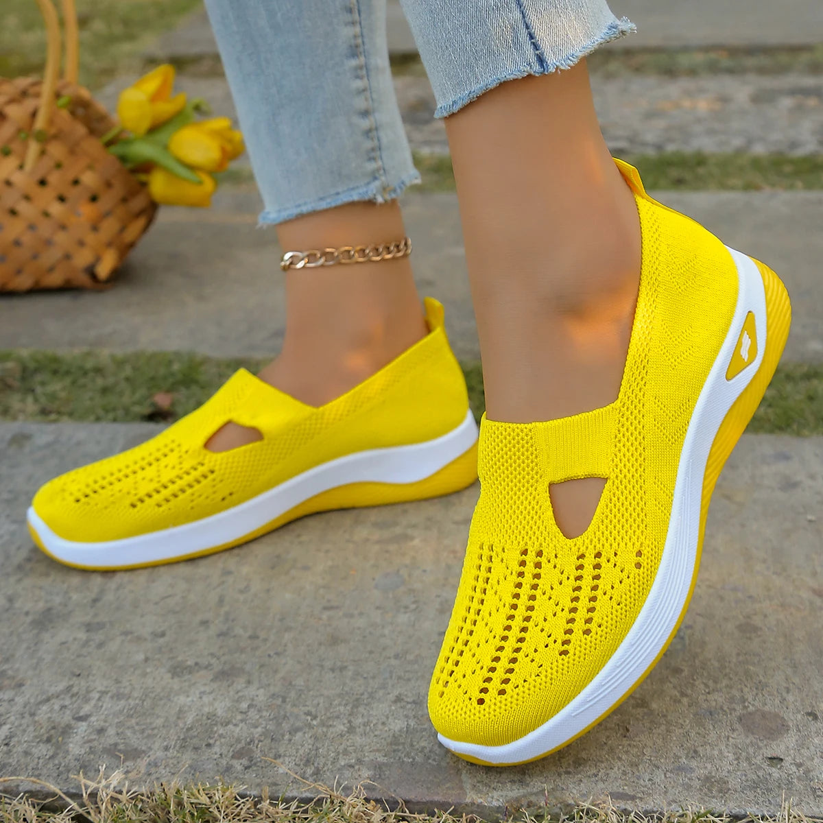 Women's Sports Shoes Flying Woven Mesh Breathable Summer Sneakers