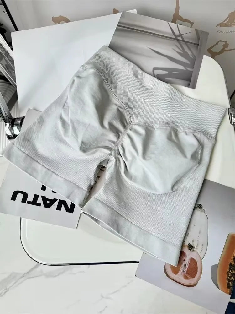 Low Waist Seamless Gym Shorts with Scrunch Butt Lifting Design