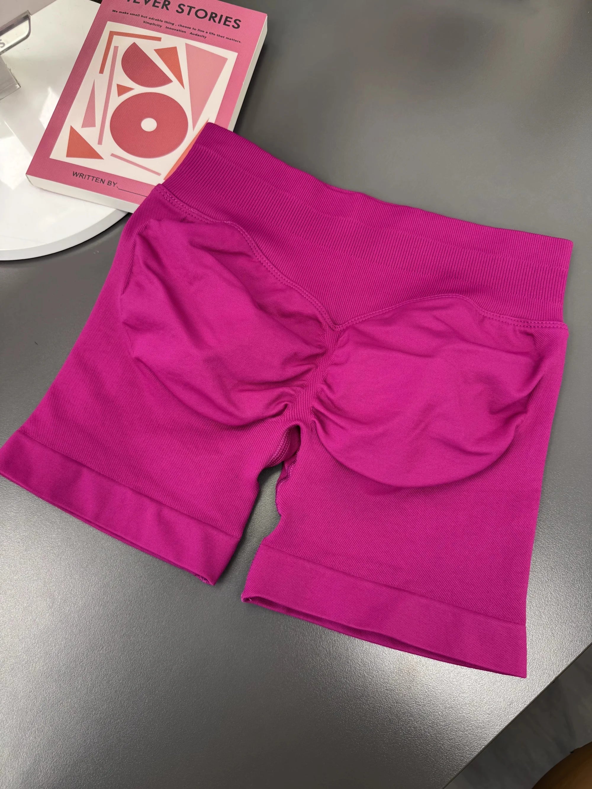 Low Waist Seamless Gym Shorts with Scrunch Butt Lifting Design