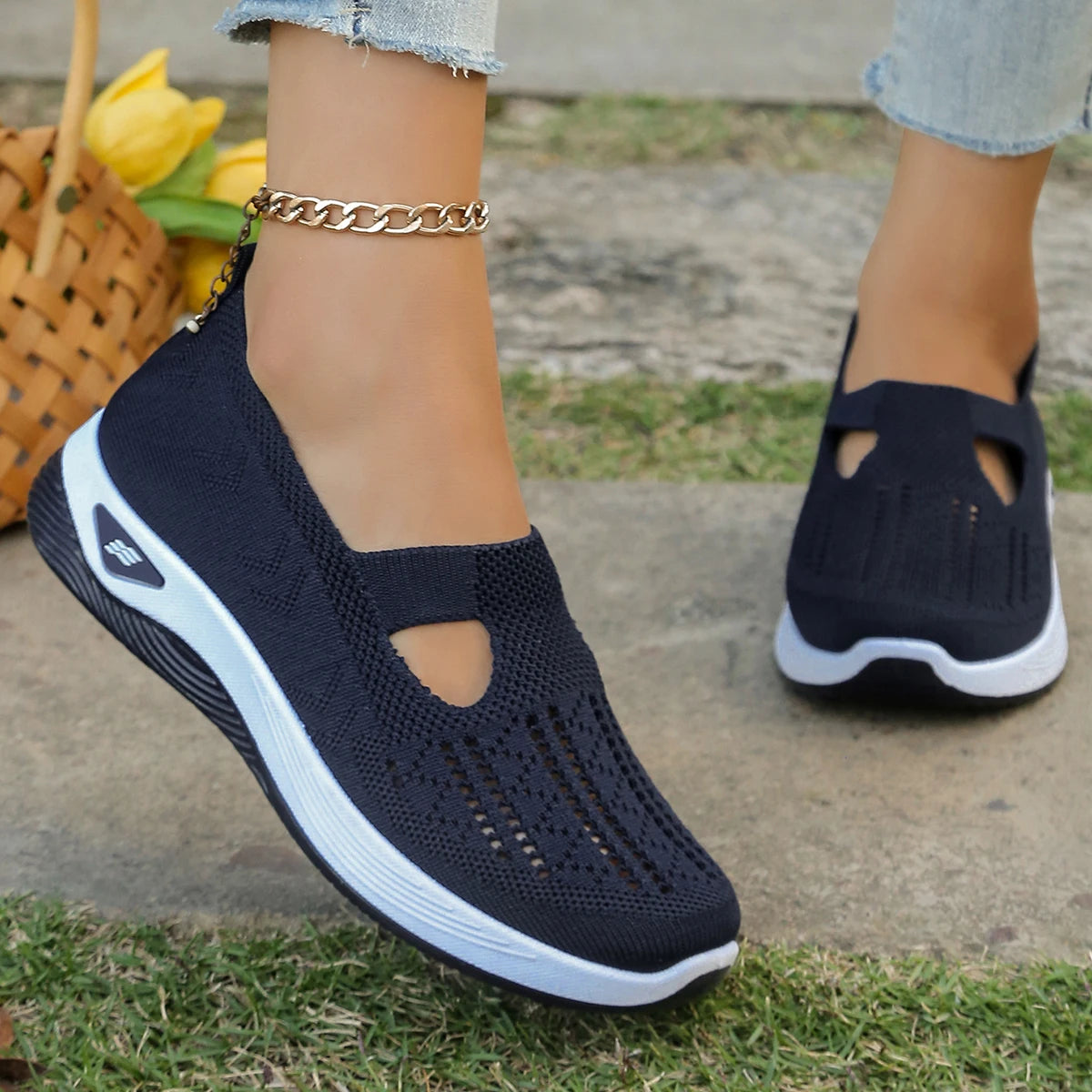 Women's Sports Shoes Flying Woven Mesh Breathable Summer Sneakers