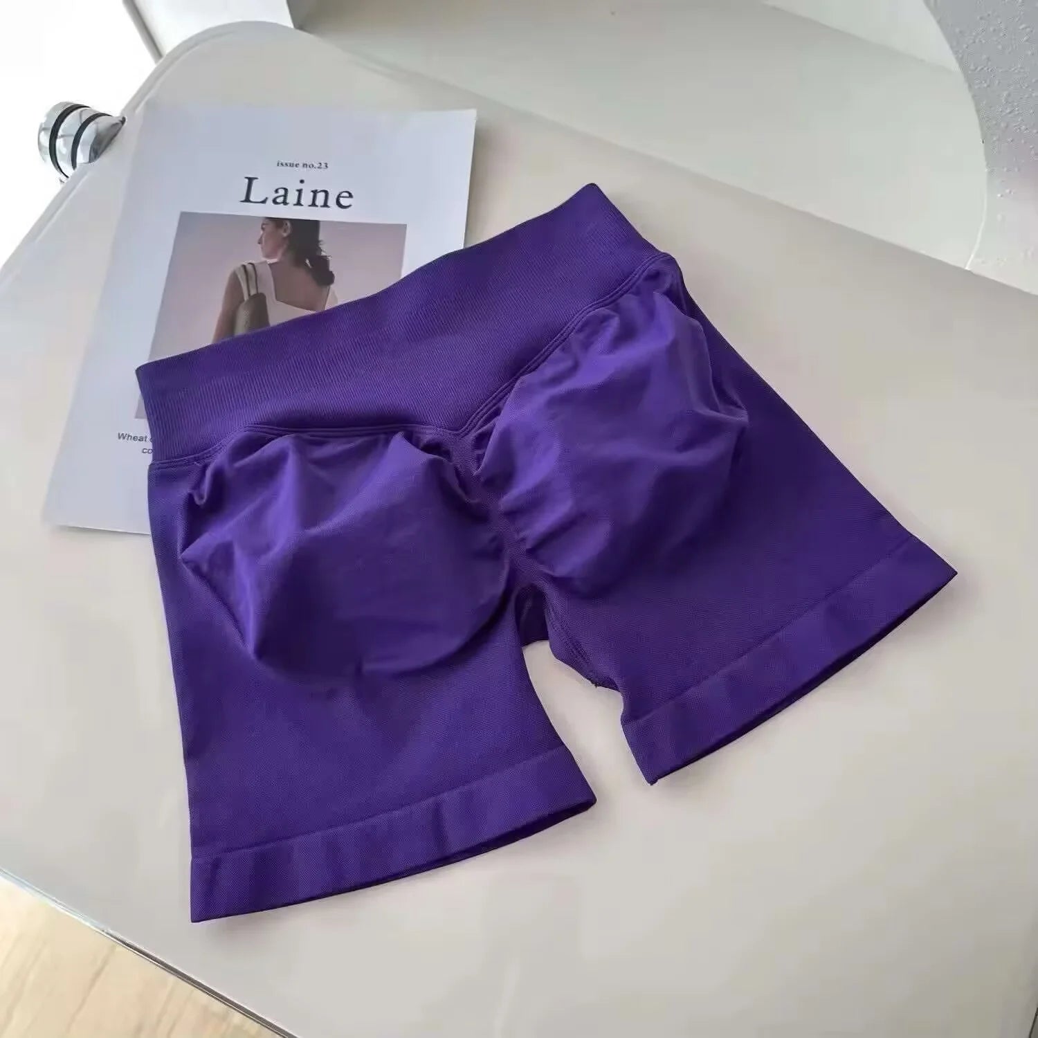 Low Waist Seamless Gym Shorts with Scrunch Butt Lifting Design