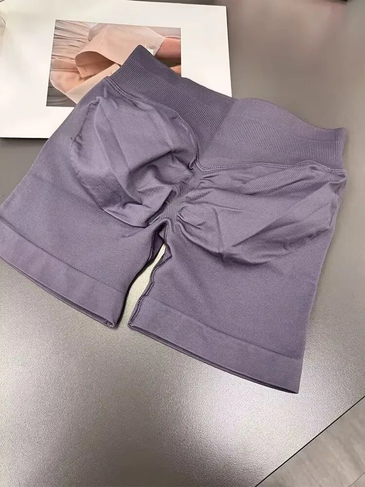 Low Waist Seamless Gym Shorts with Scrunch Butt Lifting Design