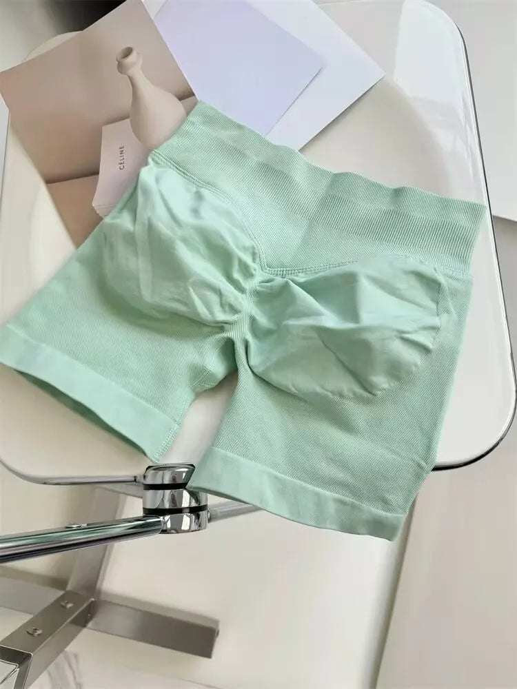 Low Waist Seamless Gym Shorts with Scrunch Butt Lifting Design