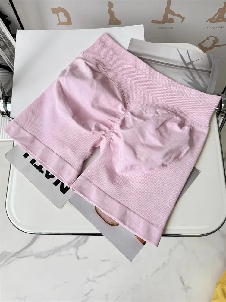 Low Waist Seamless Gym Shorts with Scrunch Butt Lifting Design