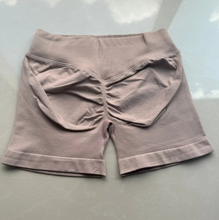 Low Waist Seamless Gym Shorts with Scrunch Butt Lifting Design