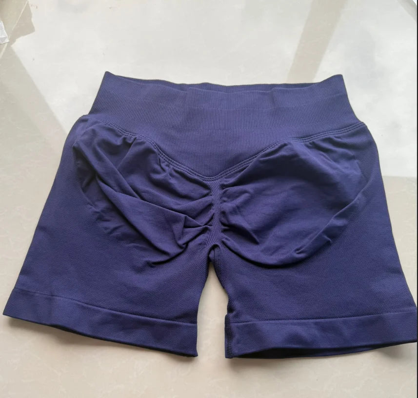 Low Waist Seamless Gym Shorts with Scrunch Butt Lifting Design