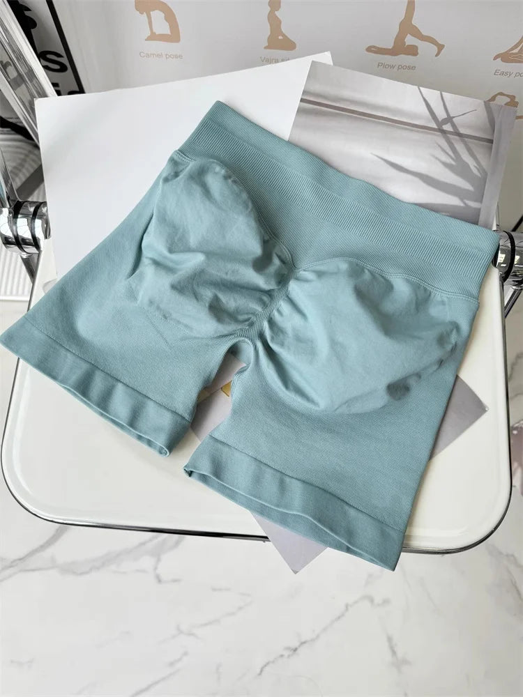 Low Waist Seamless Gym Shorts with Scrunch Butt Lifting Design