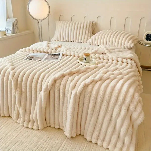 All-Season Gift，Luxurious Faux Rabbit Fur Throw Blanket Flannel Fabric-Soft Warm&Cozy for Couch Bed