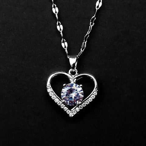 Artificial Gems Heart Pendant Necklace: Golden Stainless Steel Lips Chain - H444