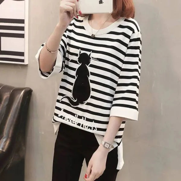 Cute Cat T-Shirt – Adorable Women’s Cat T-Shirt for Everyday Wear - B / L