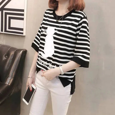 Cute Cat T-Shirt – Adorable Women’s Cat T-Shirt for Everyday Wear - C / L