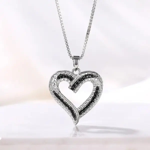 Elegant Style Heart shaped Pendant Necklace Hollow Design Mother’s Day Gift Party Suitable for Best Friends Without Box