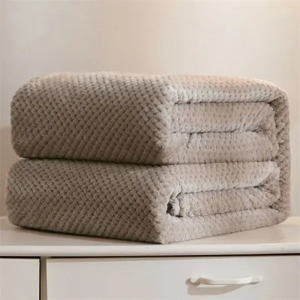 Fluffy Coral Velvet Blanket Flannel Plush Comfortable Thickened and Warm Soft Sofa Throw Blanket for Air-Conditioned