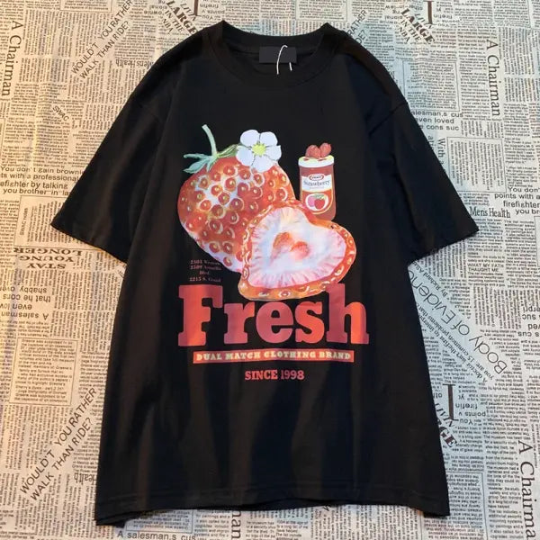 Fresh Strawberry Graphic T-Shirt – American Retro Short Sleeve Tee for Men & Women Loose Trendy Fit