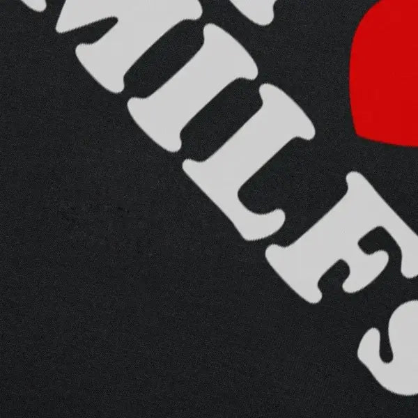 I Love MILFs’ Funny Graphic T-Shirt - Retro I Heart Streetwear Tee & Gag Gift for Men