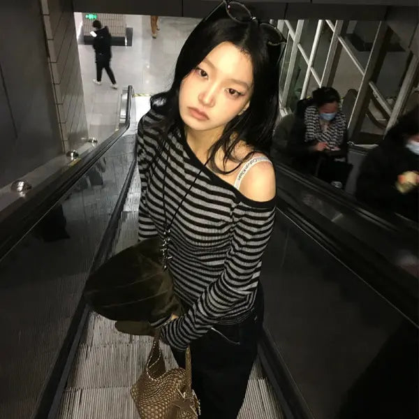 Women’s Y2K Striped Off-Shoulder Crop Top - Grunge Aesthetic Long Sleeve Streetwear Tee