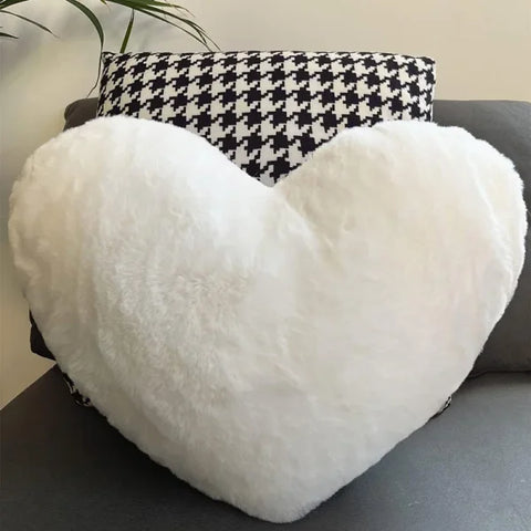 Heart-shaped pillow in white with houndstooth pattern for Valentine’s Day decor