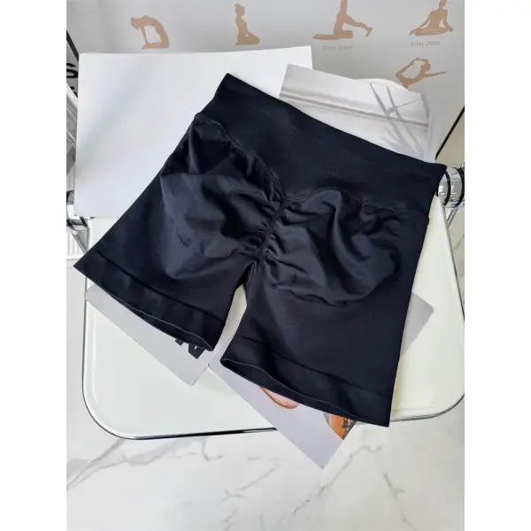 Low Waist Seamless Gym Shorts with Scrunch Butt Lifting Design - Black / XS