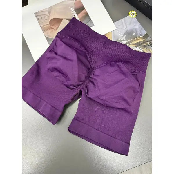 Low Waist Seamless Gym Shorts with Scrunch Butt Lifting Design - Grape Purple / L