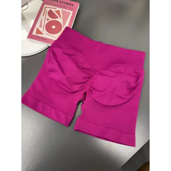 Low Waist Seamless Gym Shorts with Scrunch Butt Lifting Design - Rose red / M