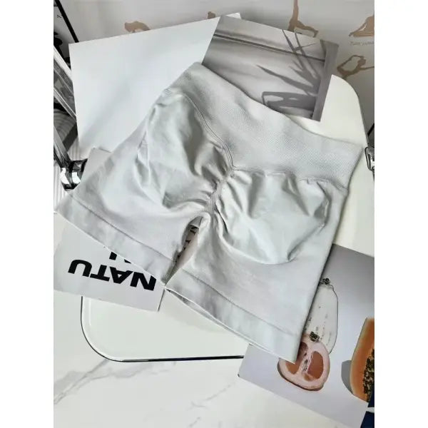 Low Waist Seamless Gym Shorts with Scrunch Butt Lifting Design - White Gray / M