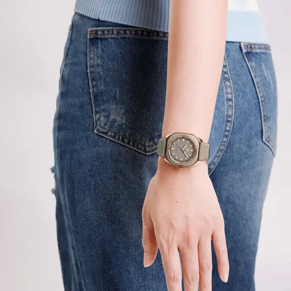 Polygon quartz silicone watch for daily elegance