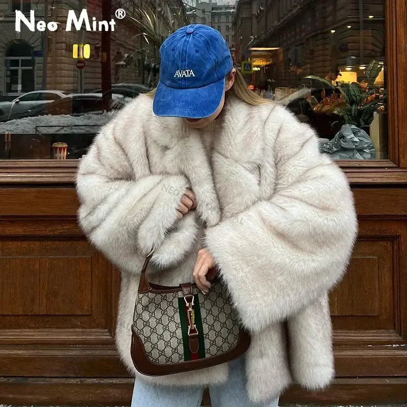 Neo Mint 2024 Winter Ins Hot Fashion Girls Oversized Gradient Fur Coat Women Thick Warm Outerwear Fluffy Faux Fox Fur