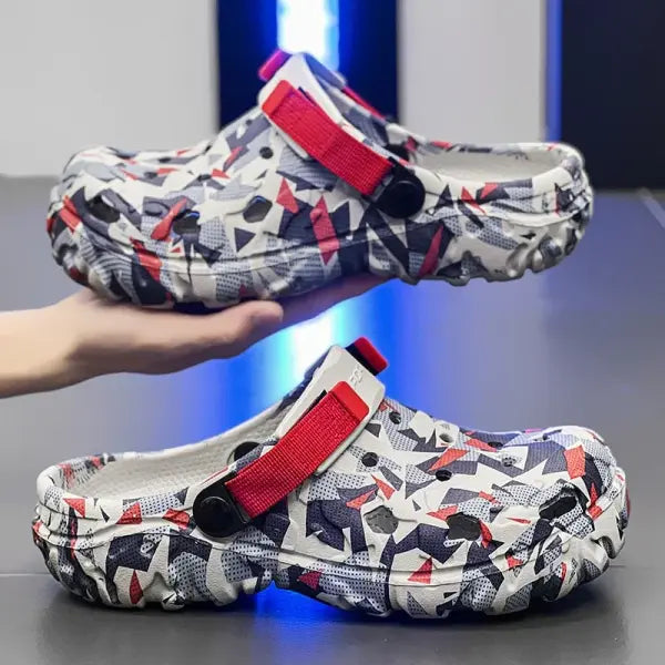 New Men’s Clogs Slippers Sandal Men Garden Shoes Flat Camouflage Sandals Male Sneakers Outdoor Flip Flops Home Clogs