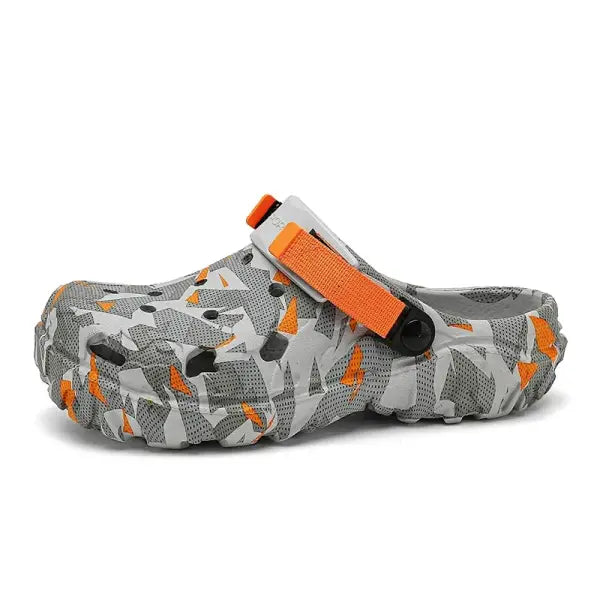 New Men’s Clogs Slippers Sandal Men Garden Shoes Flat Camouflage Sandals Male Sneakers Outdoor Flip Flops Home Clogs
