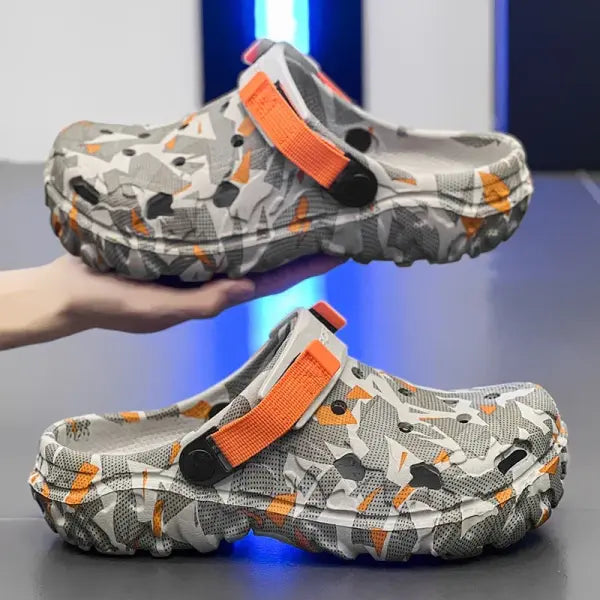 New Men’s Clogs Slippers Sandal Men Garden Shoes Flat Camouflage Sandals Male Sneakers Outdoor Flip Flops Home Clogs