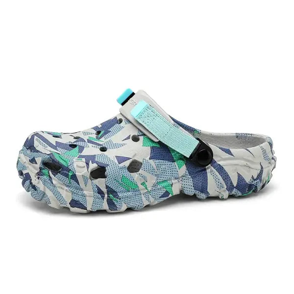 New Men’s Clogs Slippers Sandal Men Garden Shoes Flat Camouflage Sandals Male Sneakers Outdoor Flip Flops Home Clogs