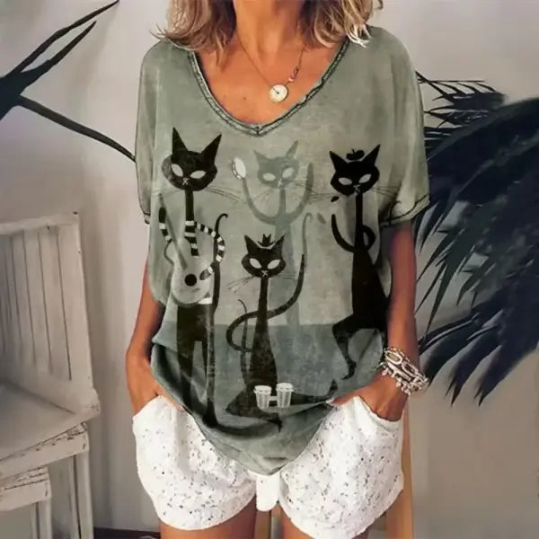 Women’s Retro Anime Cat Graphic T-Shirt – Harajuku V-Neck Summer Tee Kawaii Aesthetic Oversized Blouse Vintage Japanese