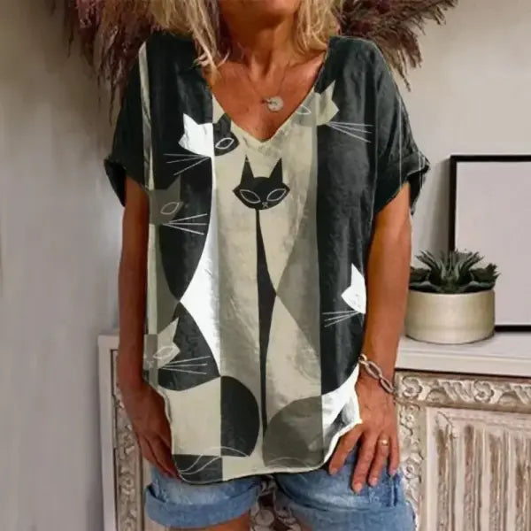 Women’s Retro Anime Cat Graphic T-Shirt – Harajuku V-Neck Summer Tee Kawaii Aesthetic Oversized Blouse Vintage Japanese