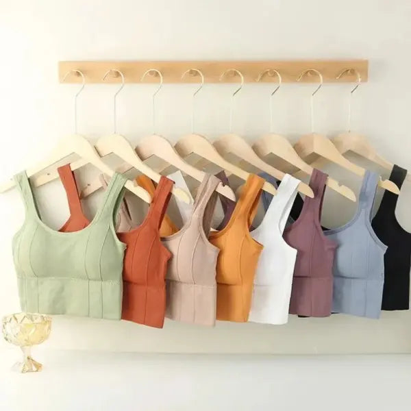 Sports bra with sweat-proof function for fitness wear. Women’s seamless yoga bra. Anti-shock off-shoulder top.