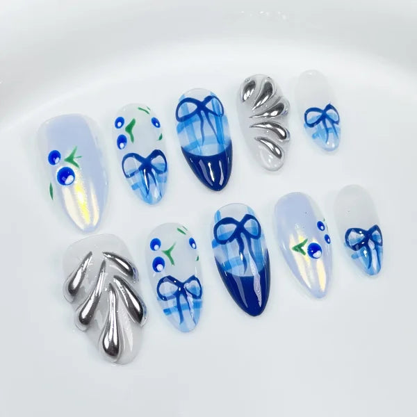 Sweet Duckbill Press-On Nails 10pcs Set with Blue Rhinestone Heart