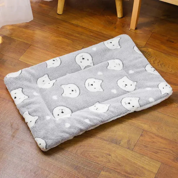Thickened Flannel Cat Sleeping Mat Soft Winter Warm Dog Cushion & Breathable Pet Blanket - Grey bear / S-32x25cm