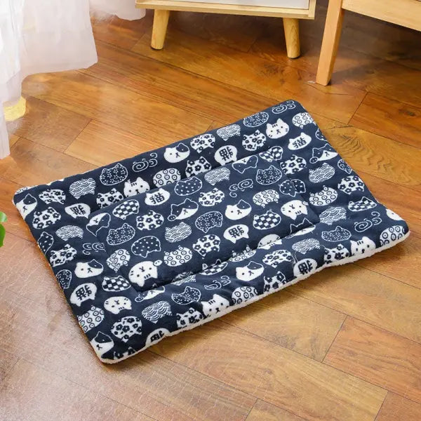 Thickened Flannel Cat Sleeping Mat Soft Winter Warm Dog Cushion & Breathable Pet Blanket - Navy blue cat head