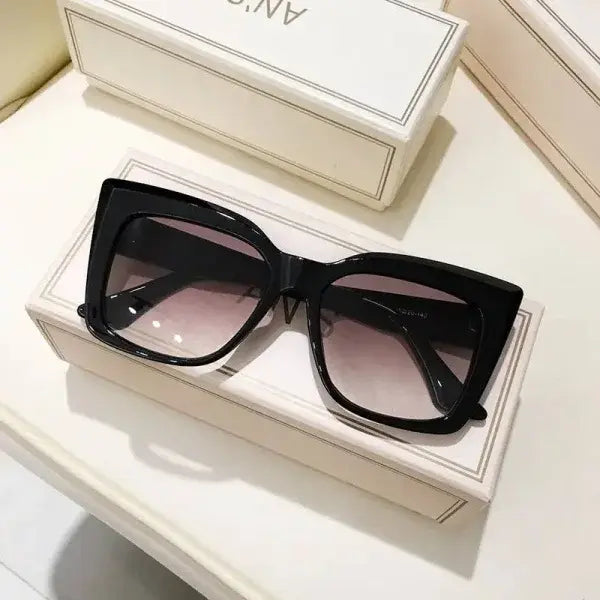 Vintage Cat Eye Sunglasses for Modern Women