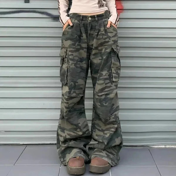 Women’s Y2K Camouflage Cargo Jeans - Vintage High Waist Wide-Leg Pants - Camouflage / S